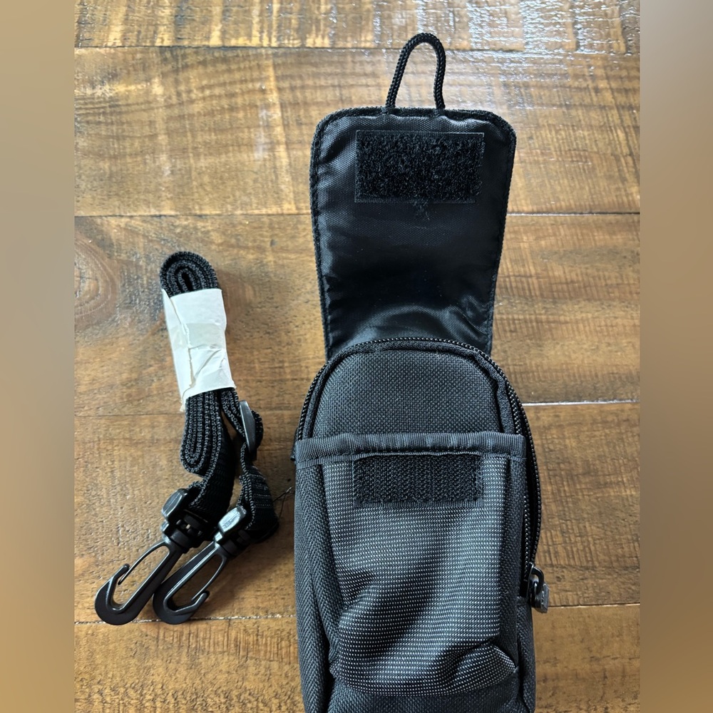 USA GEAR Black Lightweight Travel Camera Bag Shoulder Strap‎